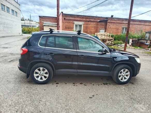 2011 Volkswagen Tiguan I, чёрный, 950000 рублей - вид 4