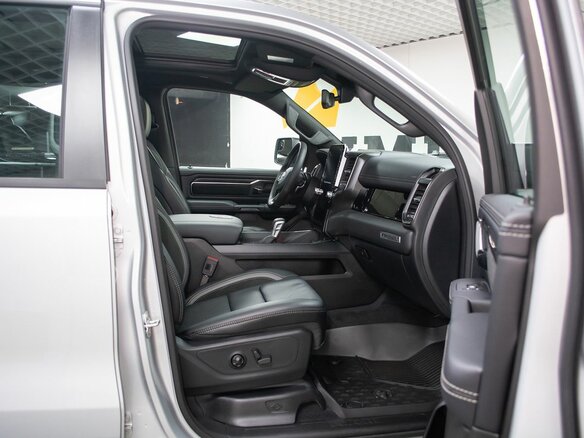 2026 Ram 1500 Crew Cab V Рестайлинг, серебристый, 10199000 рублей - вид 27
