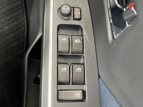 2023 Toyota Roomy I Рестайлинг, белый, 844000 рублей - вид 11