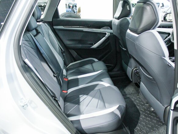 2026 Geely Atlas II, серебристый, 4119990 рублей - вид 7