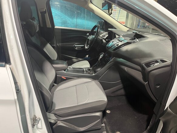 2017 Ford Kuga II Рестайлинг, белый, 1750000 рублей - вид 6