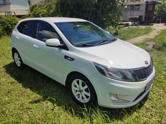 2014 Kia Rio 4-speed III, белый, 910000 рублей - вид 4