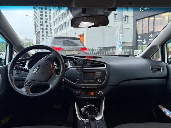 2017 Kia Ceed II Рестайлинг, белый, 1240000 рублей - вид 12