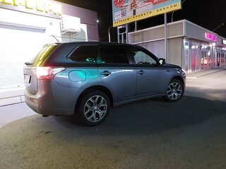 2014 Mitsubishi Outlander PHEV III Рестайлинг, серый, 1750000 рублей, вид 1