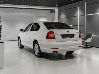 2012 Skoda Octavia II (A5) Рестайлинг, белый, 835000 рублей, вид 5
