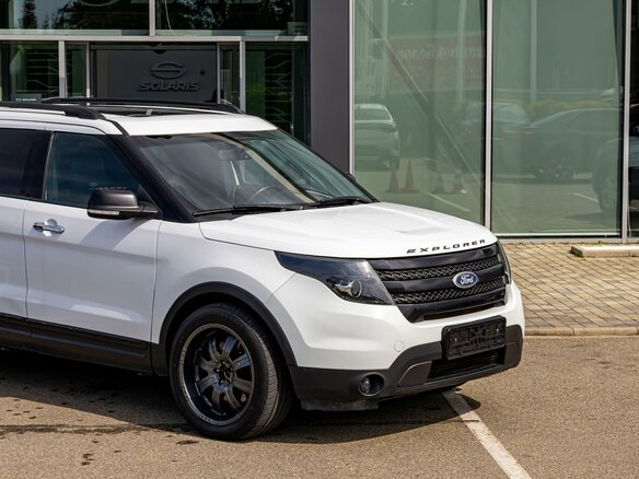 2015 Ford Explorer V, белый, 1435000 рублей - вид 6