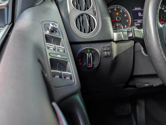 2011 Volkswagen Tiguan I Рестайлинг, чёрный, 1280000 рублей - вид 17