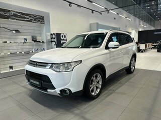 2014 Mitsubishi Outlander III, белый, 1390000 рублей, вид 1