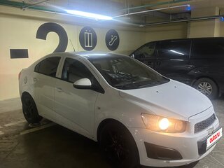 2014 Chevrolet Aveo II, белый, 450000 рублей, вид 2
