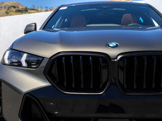 2026 BMW X6 40i III (G06) Рестайлинг, серебристый, 12427126 рублей, вид 4