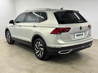 2022 Volkswagen Tiguan L II Рестайлинг (China Market), серебристый, 2610000 рублей, вид 5