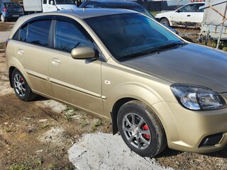 2009 Kia Rio II Рестайлинг, бежевый, 650000 рублей, вид 4