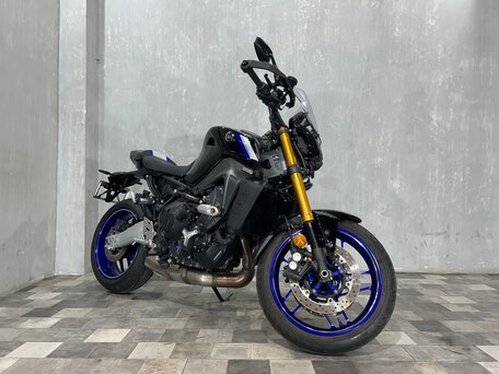 2021 Yamaha MT-09 (FZ-09), чёрный, 1057000 рублей, вид 4