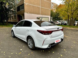 2021 Kia Rio IV Рестайлинг, белый, 1500000 рублей, вид 5