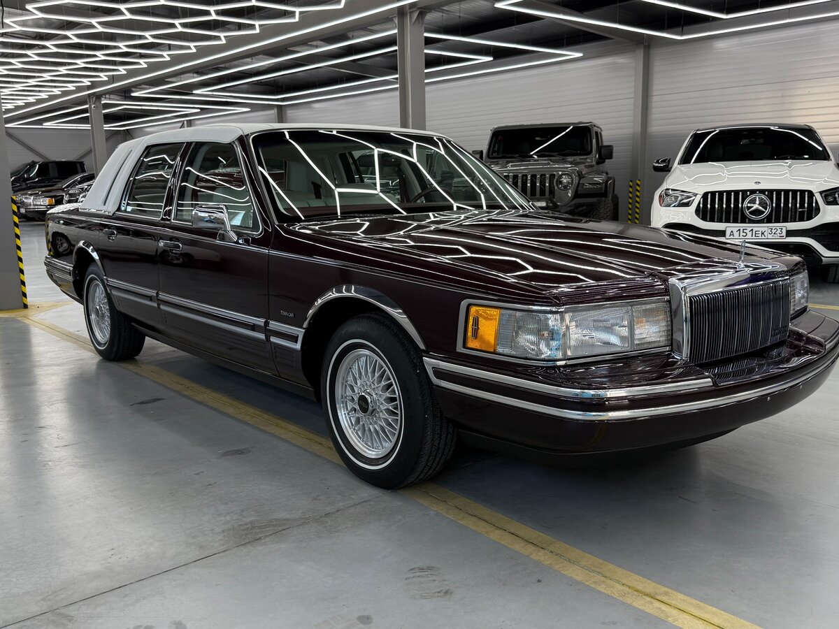Открыть фотографии: Lincoln Town Car II