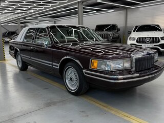 Lincoln Town Car II