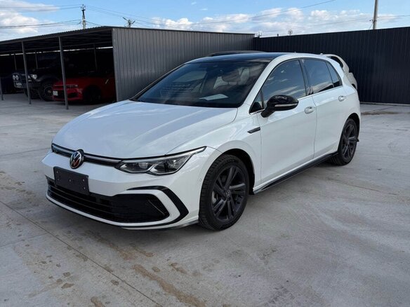 2022 Volkswagen Golf VIII, белый, 1980000 рублей - вид 2