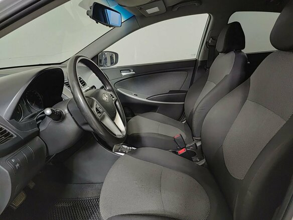2013 Hyundai Solaris I, серебристый, 579090 рублей - вид 15