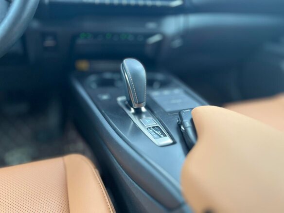 2022 Lexus UX 300e I, зелёный, 2152000 рублей - вид 13