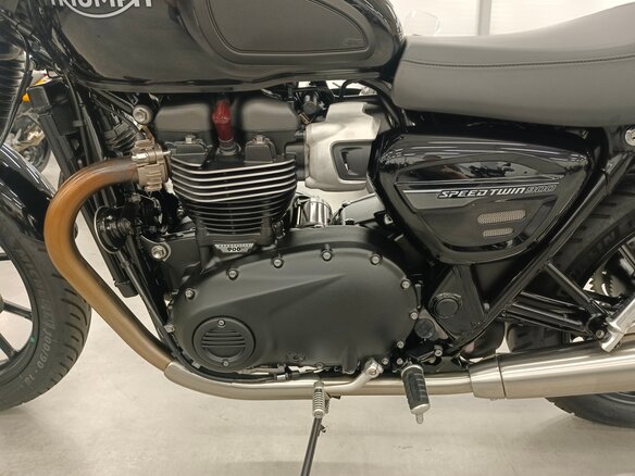 2023 Triumph Speed Twin, чёрный, 930000 рублей - вид 16