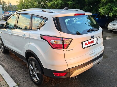 2017 Ford Kuga II Рестайлинг, белый, 1580000 рублей, вид 3