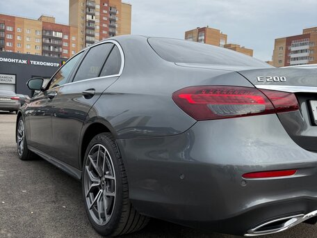 2021 Mercedes-Benz E-Класс 200 V (W213, S213, C238) Рестайлинг, серый, 4550000 рублей, вид 3