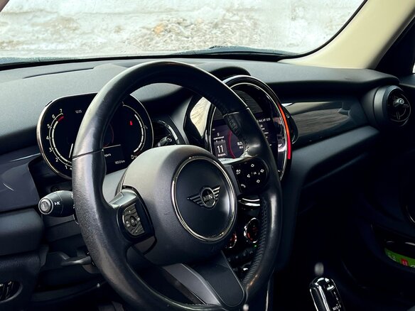 2021 Mini Hatch Cooper III (F55/F56) Рестайлинг 2, красный, 1999999 рублей - вид 10