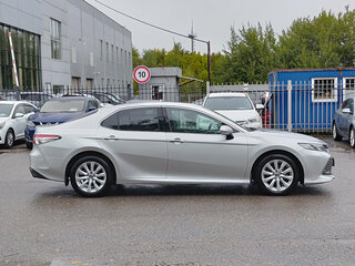 2019 Toyota Camry VIII (XV70), серебристый, 2388000 рублей, вид 4