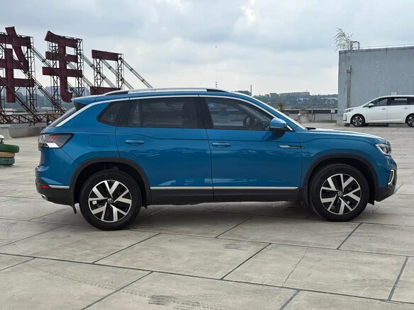 2023 Volkswagen Tayron I Рестайлинг, синий - вид 3