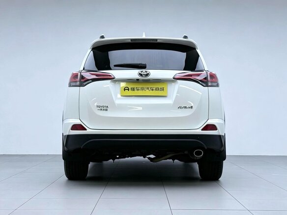 2018 Toyota RAV4 IV (XA40) Рестайлинг, белый, 1680000 рублей - вид 5