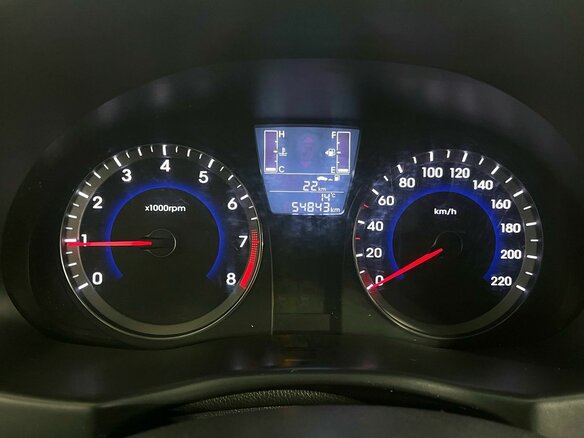 2016 Hyundai Solaris I Рестайлинг, серебристый, 1100000 рублей - вид 19