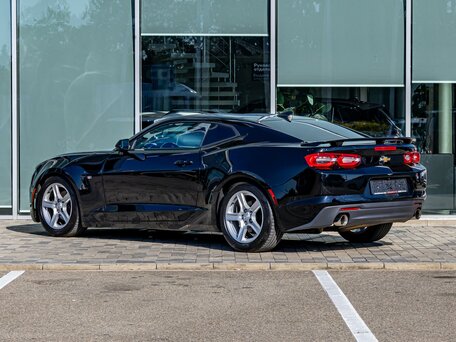 2022 Chevrolet Camaro VI Рестайлинг, чёрный, 3095000 рублей, вид 4