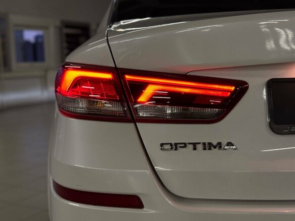 2018 Kia Optima IV Рестайлинг, белый, 2139000 рублей - вид 8