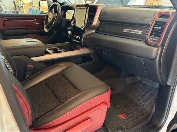 2022 Ram 1500 Crew Cab eTorque V, белый, 6900000 рублей - вид 11
