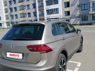 2018 Volkswagen Tiguan II, бежевый, 2150000 рублей, вид 4