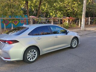 2020 Toyota Corolla XII (E210), серебристый, 1700000 рублей, вид 3