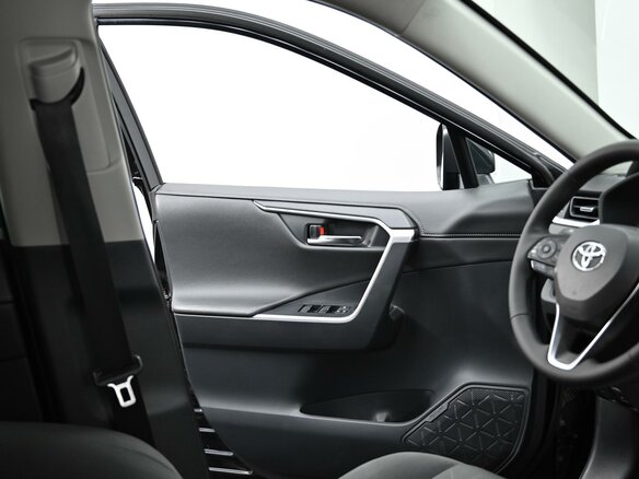 2021 Toyota RAV4 V (XA50), чёрный, 2755000 рублей - вид 10