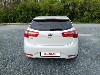 2013 Kia Rio 5-speed III, белый, 705000 рублей, вид 4