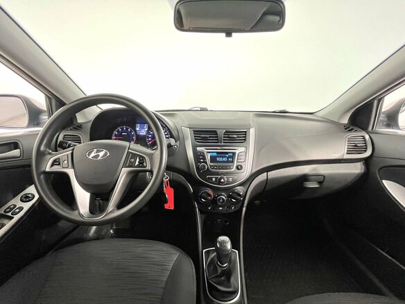 2016 Hyundai Solaris I Рестайлинг, серебристый, 1100000 рублей - вид 16