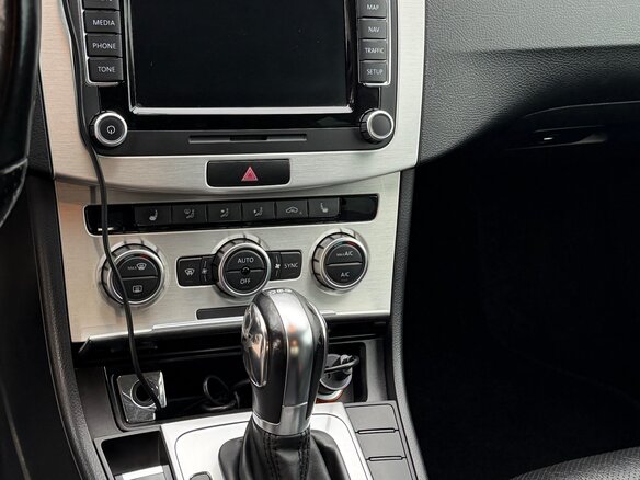 2013 Volkswagen Passat Alltrack B7, серебристый, 1300000 рублей - вид 12