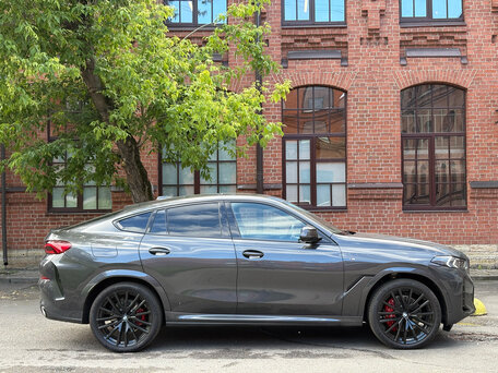 2025 BMW X6 40i III (G06) Рестайлинг, серый, 11090000 рублей, вид 4