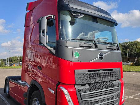 2026 Volvo FH, красный, 18300000 рублей, вид 2