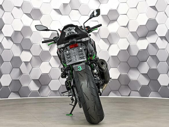 2022 Kawasaki Z 900, чёрный, 1177000 рублей - вид 5