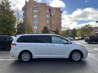 2013 Toyota Sienna III, белый, 2300000 рублей, вид 2