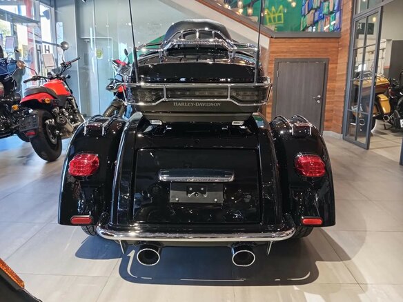 2015 Harley-Davidson Tri Glide, чёрный, 3550000 рублей - вид 4
