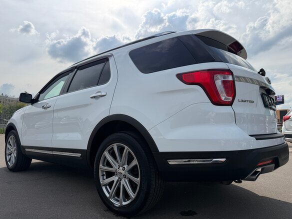 2018 Ford Explorer V Рестайлинг, белый, 3150000 рублей - вид 8