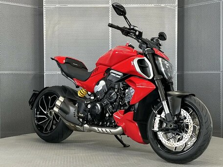 2023 Ducati Diavel V4, красный, 2169000 рублей, вид 2