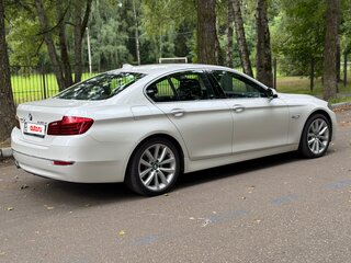 2015 BMW 5 серии 530d xDrive VI (F10/F11/F07) Рестайлинг, белый, 3200000 рублей, вид 5