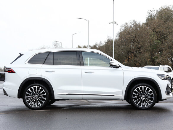 2025 Geely Monjaro I Рестайлинг, белый, 3598000 рублей - вид 3