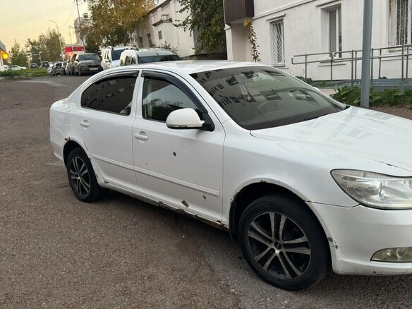 2010 Skoda Octavia II (A5) Рестайлинг, белый, 450000 рублей